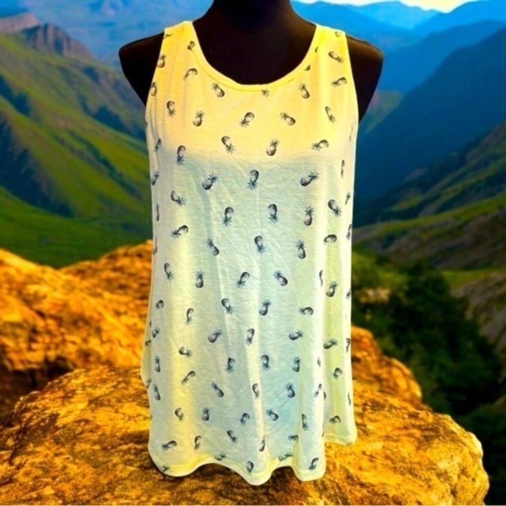 St. John’s Bay Pineapple Tank NWT